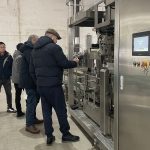 সেকেন্ডারি বেলিং সরঞ্জাম পরিদর্শন করার জন্য আমাদের কোম্পানি দেখার জন্য বিদেশী গ্রাহকদের আন্তরিকভাবে স্বাগত জানাই